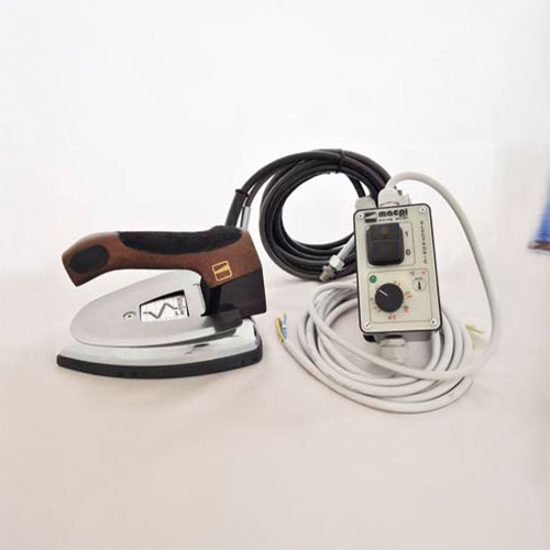 Ferro de engomar electronic com caixa Macpi 033 Kg. 1,500